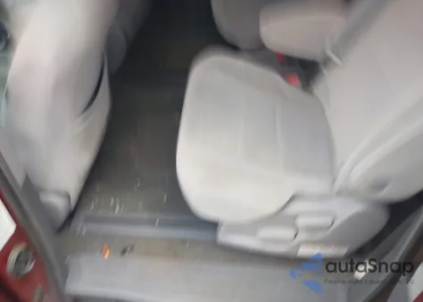 2017 Toyota Sienna Le 8 Passenger z USA, uszkodzony, nr VIN 5TDKZ3DC6HS822945